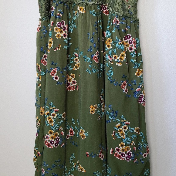 TARGET | GREEN DRESS - Picture 3 of 12